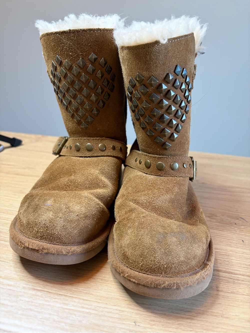 UGG Chestnut Brown Suede Heart Studded Boots US 2 Youth - Picture 2 of 9